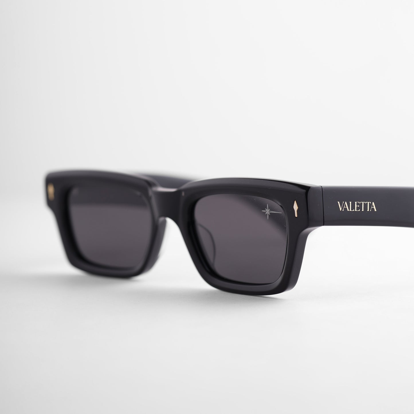 LUMEN BLACK (P)