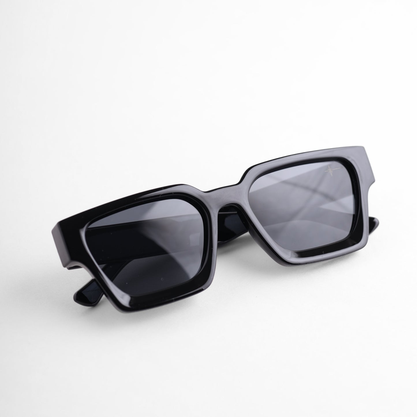 NOVIS BLACK (P)