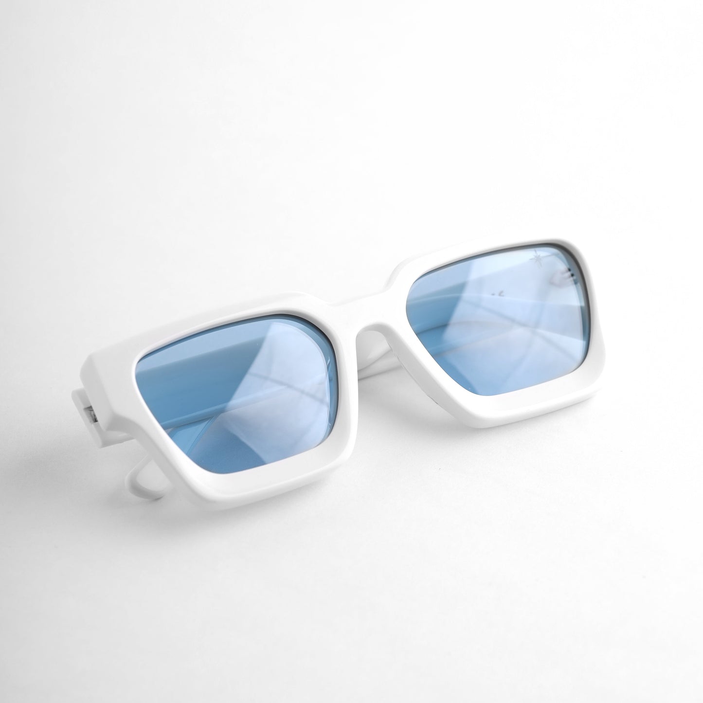 NOVIS WHITE (P)